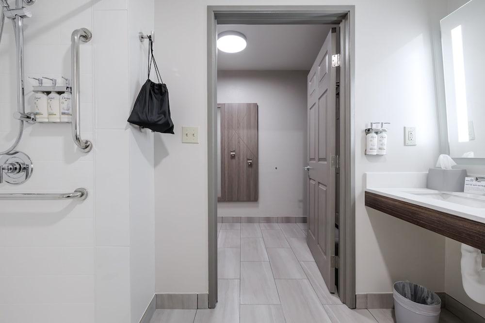 Holiday Inn Express & Suites Zion by IHG photo 14
