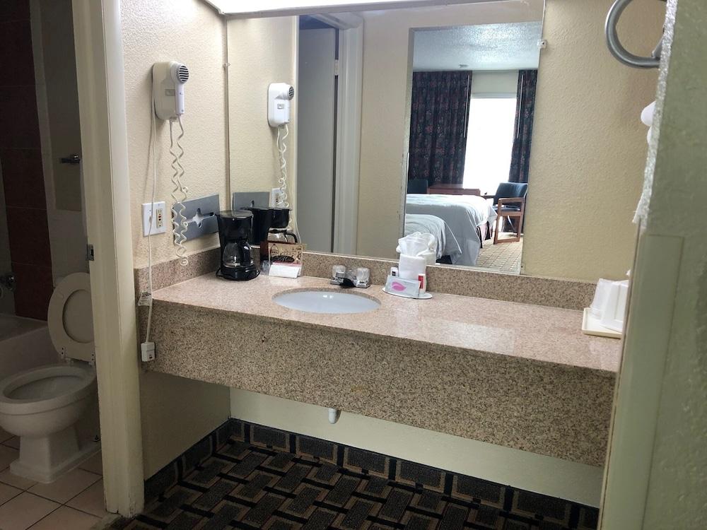 Budget Host Inn photo 5