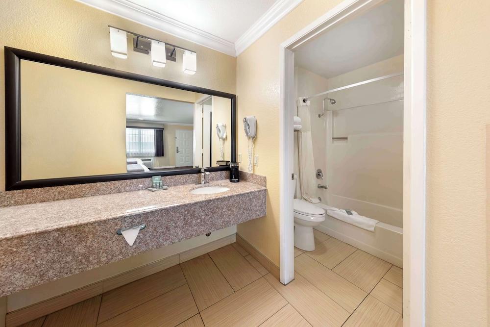 Best Western Hanford Inn photo 25