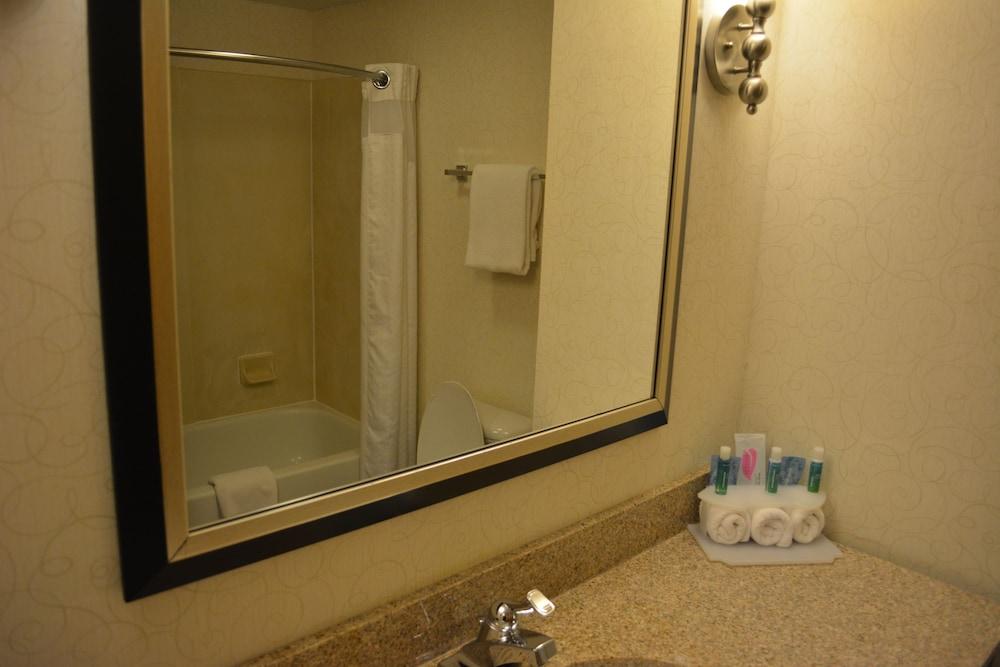 Holiday Inn Express & Suites Lancaster by IHG photo 30