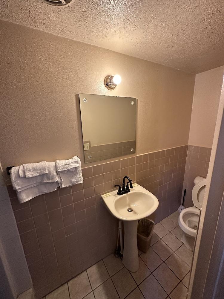 Crestview Motel Inc photo 10