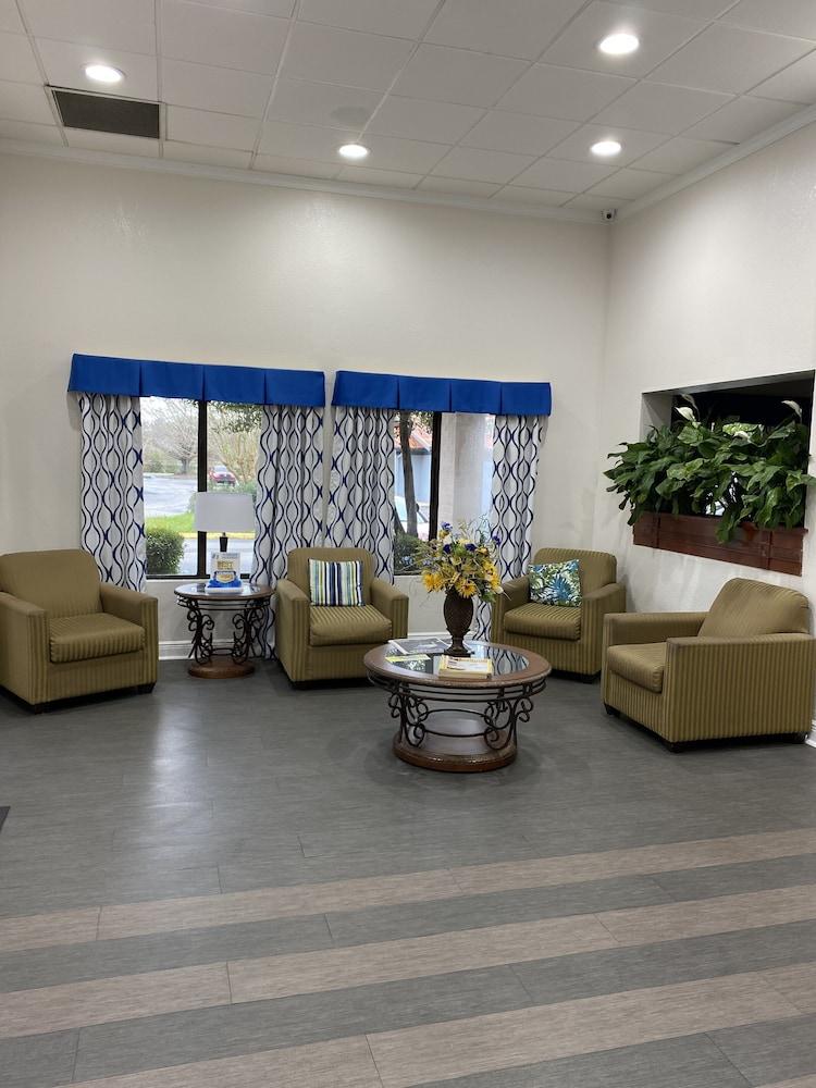 Days Inn & Suites by Wyndham Mobile photo 13