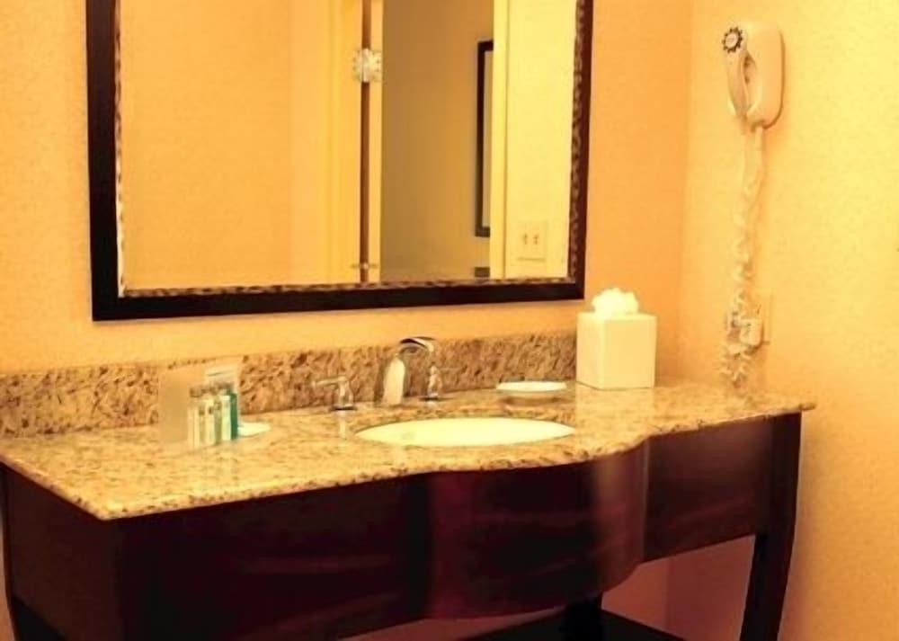 Hampton Inn Butler photo 17