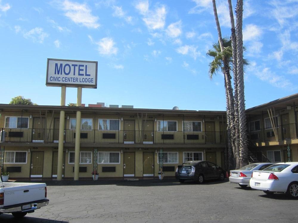 Civic Center Lodge photo 6
