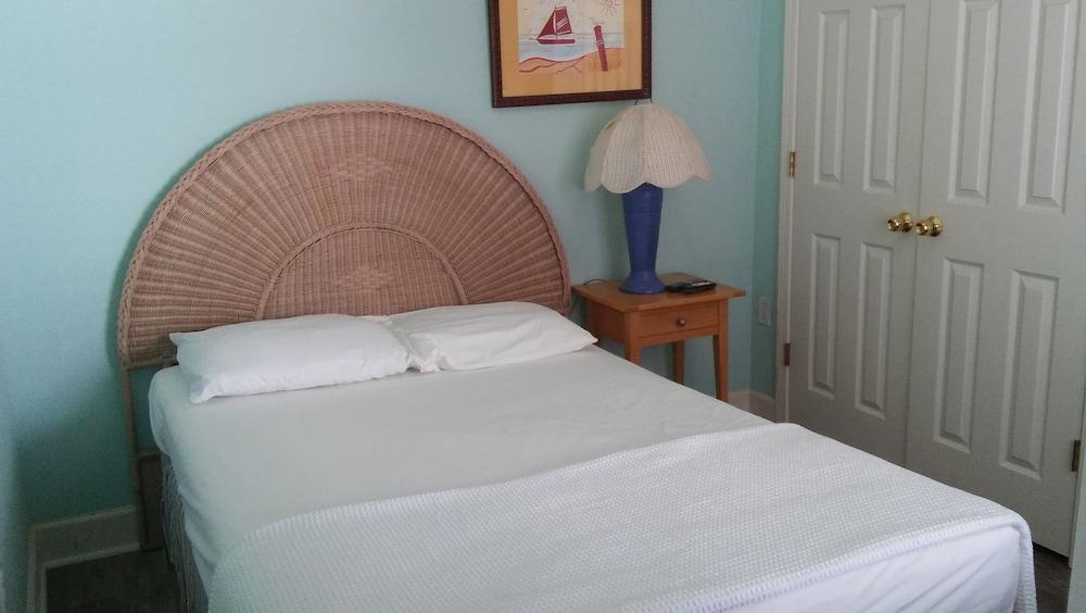 Pineapple Villas on Laguna Beach photo 4