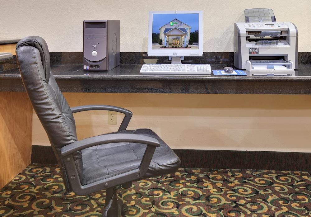 Holiday Inn Express Hotel & Suites by IHG photo 14