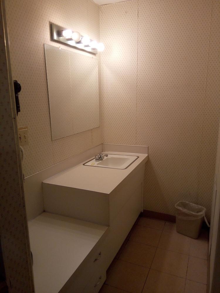 Willard Country Inn photo 12