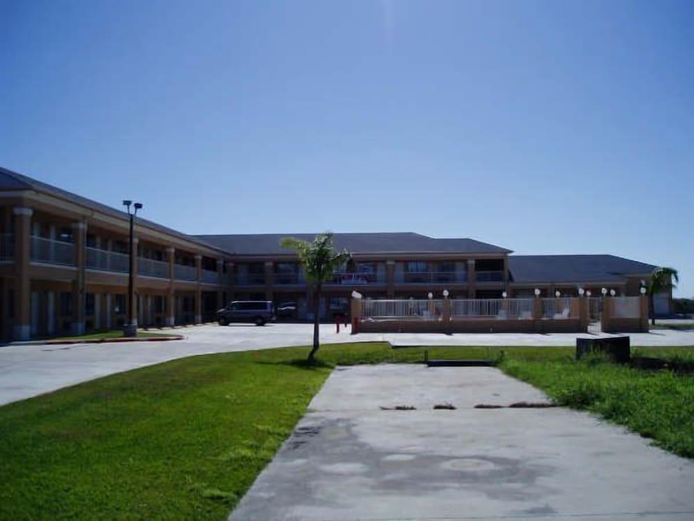 Texas Inn and Suites at La Joya photo 15