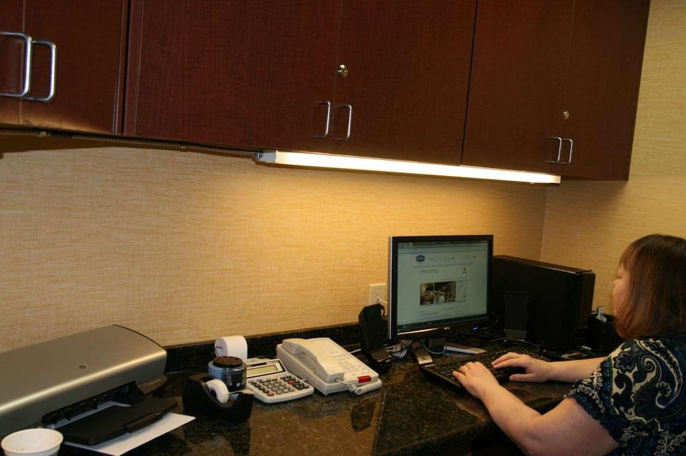 Hampton Inn Brentwood photo 6