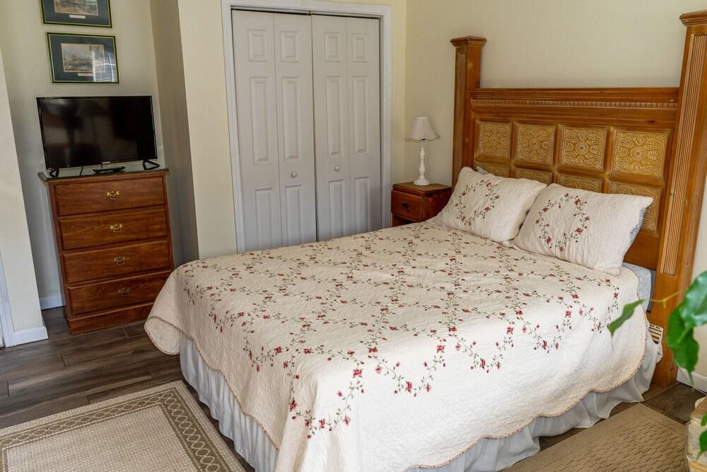 The Chimney Rock Inn & Cottages photo 8