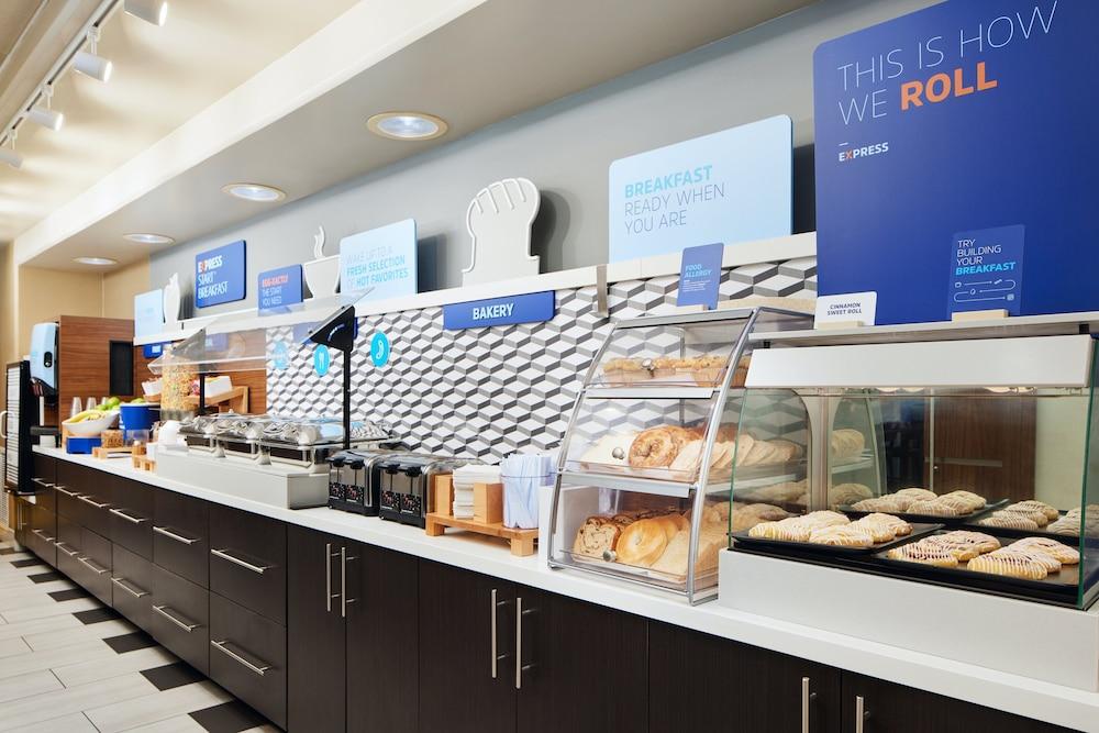 Holiday Inn Express & Suites Jacksonville SE- Med Ctr Area by IHG photo 35