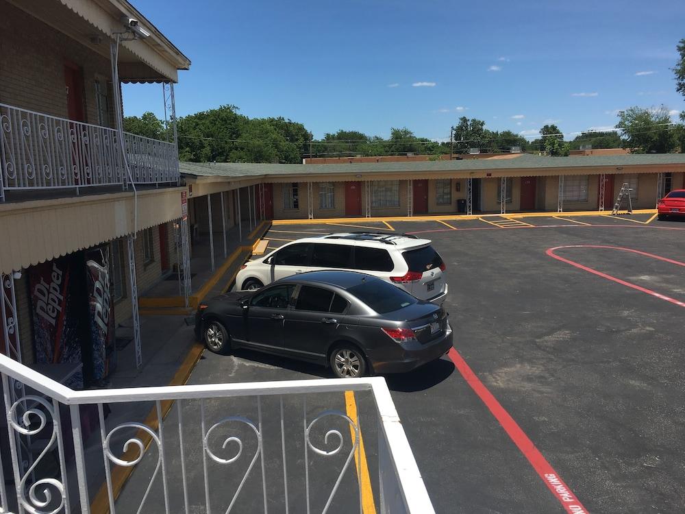 Economy Motel photo 16