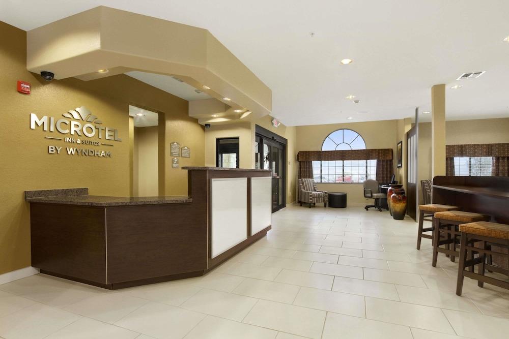 Microtel Inn & Suites by Wyndham Round Rock photo 2
