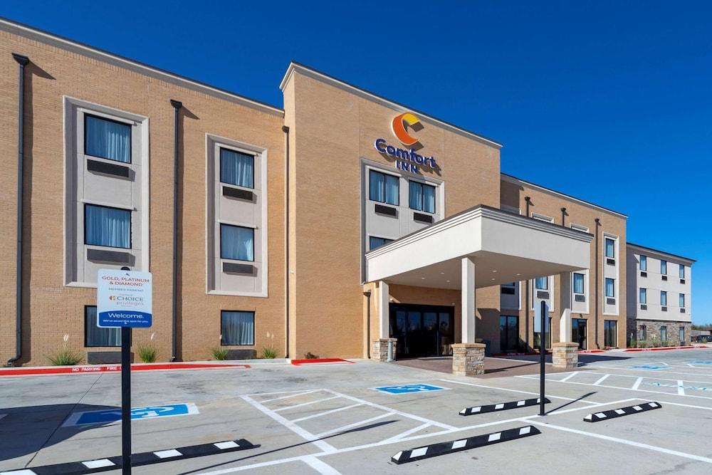 Comfort Inn & Suites Harrah photo 27