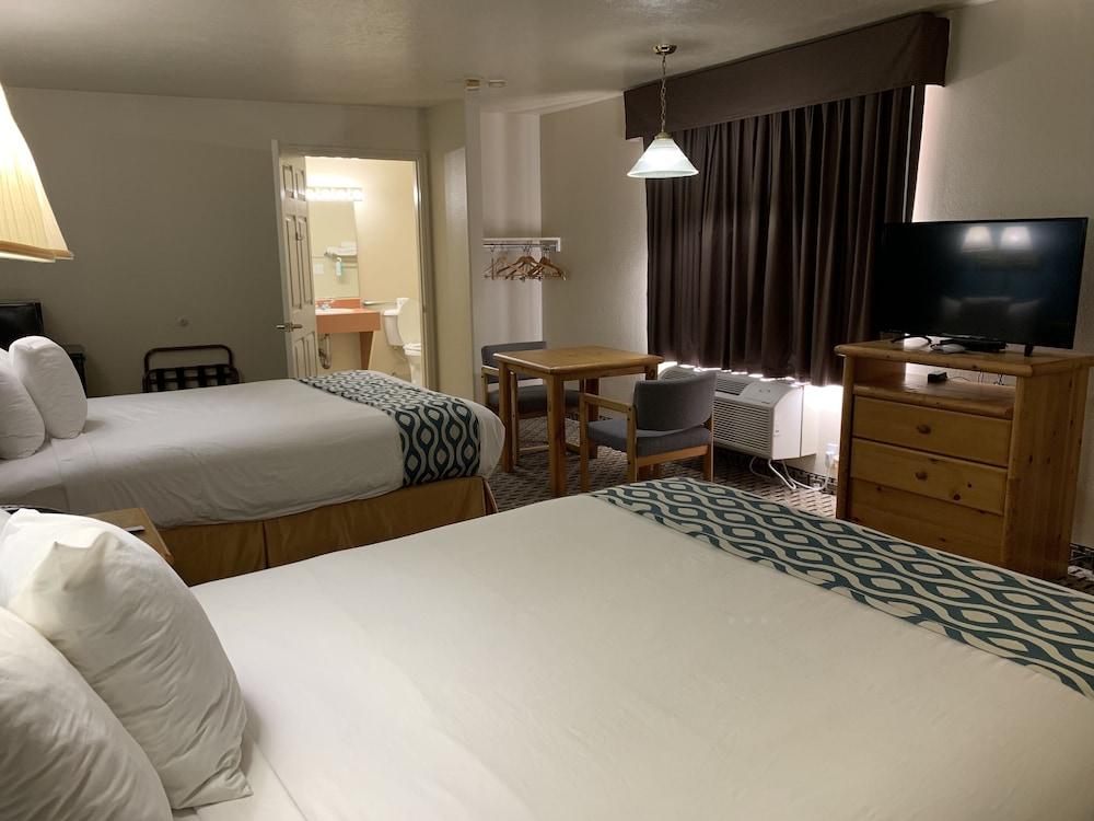 Rodeway Inn photo 4