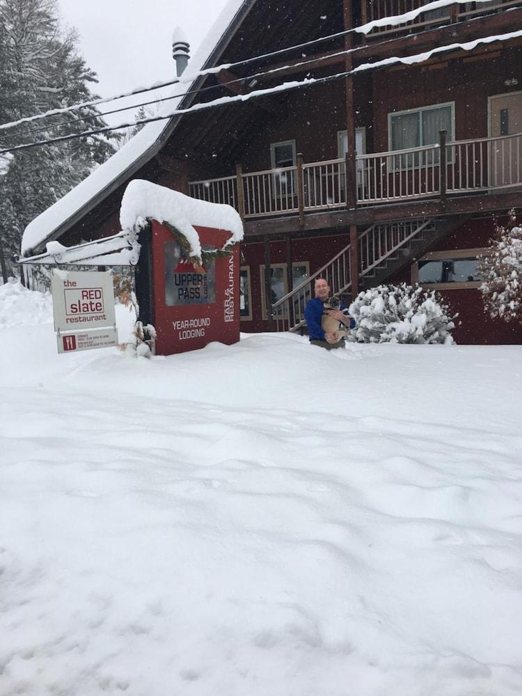 The Upper Pass Lodge at Magic Mountain photo 29