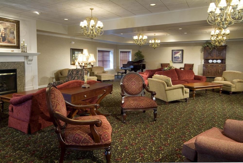 Carlisle Inn Sugarcreek photo 15