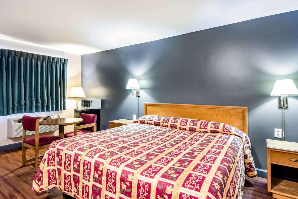 Rodeway Inn Richmond South photo 12