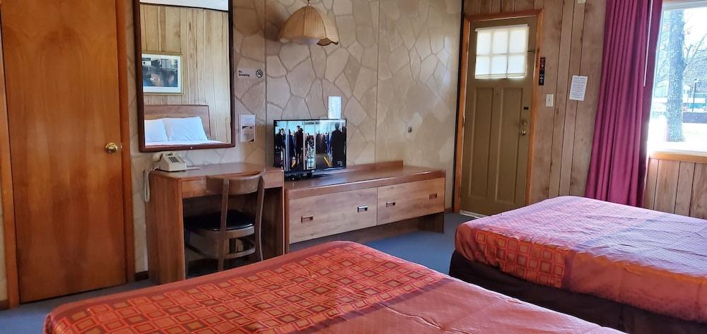 Red Ranch Motel photo 76