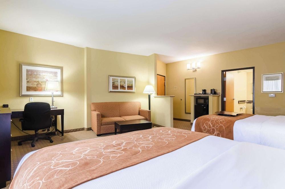 Comfort Suites Salina South photo 33