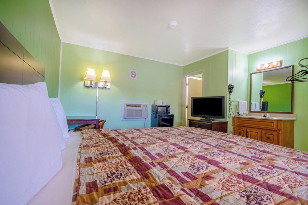 OYO Travelier Motel photo 50