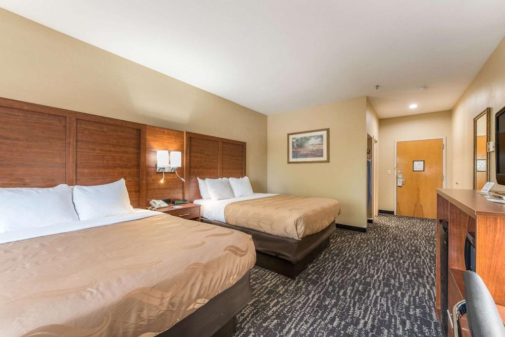 Quality Inn & Suites Hendersonville - Flat Rock photo 74