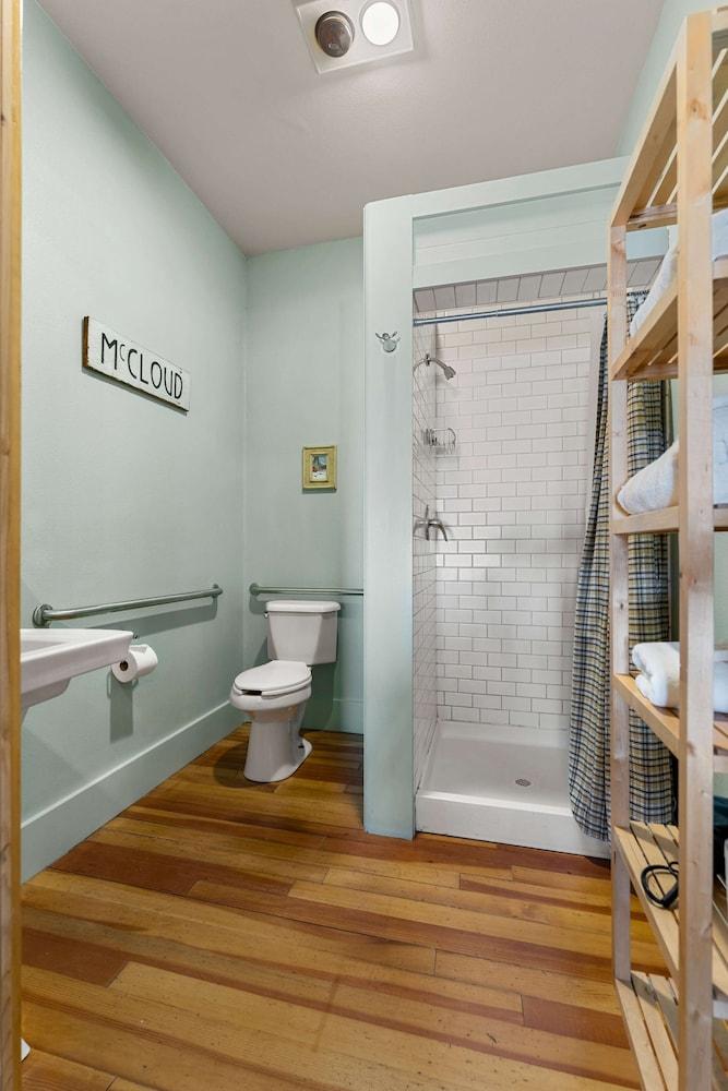 Mccloud Mercantile Hotel photo 10