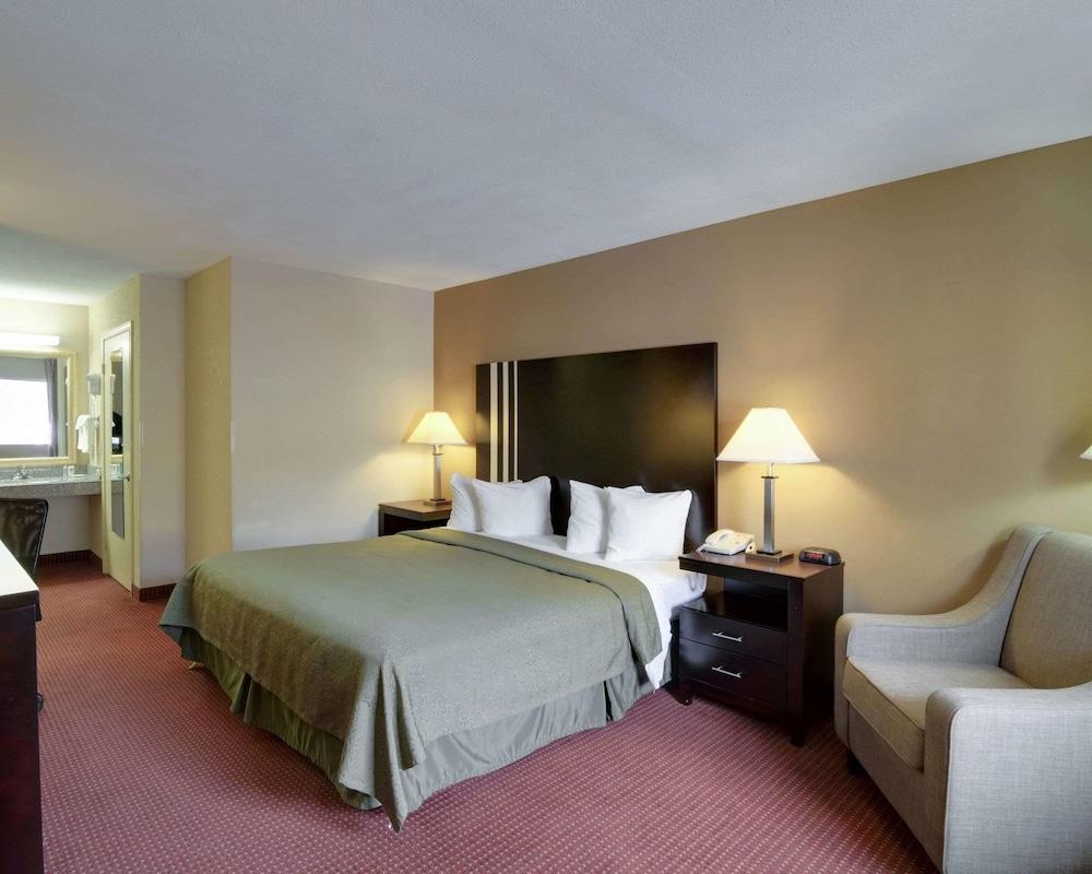 Quality Inn & Suites Clarksville photo 27