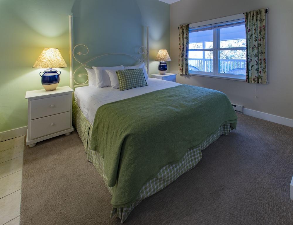 Edgewater Resort photo 28