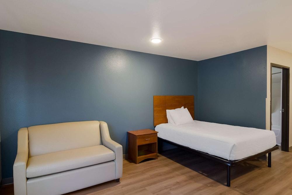 WoodSpring Suites Jacksonville East 295 Cruise Port photo 9