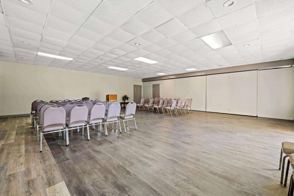 Rodeway Inn Monroe photo 46