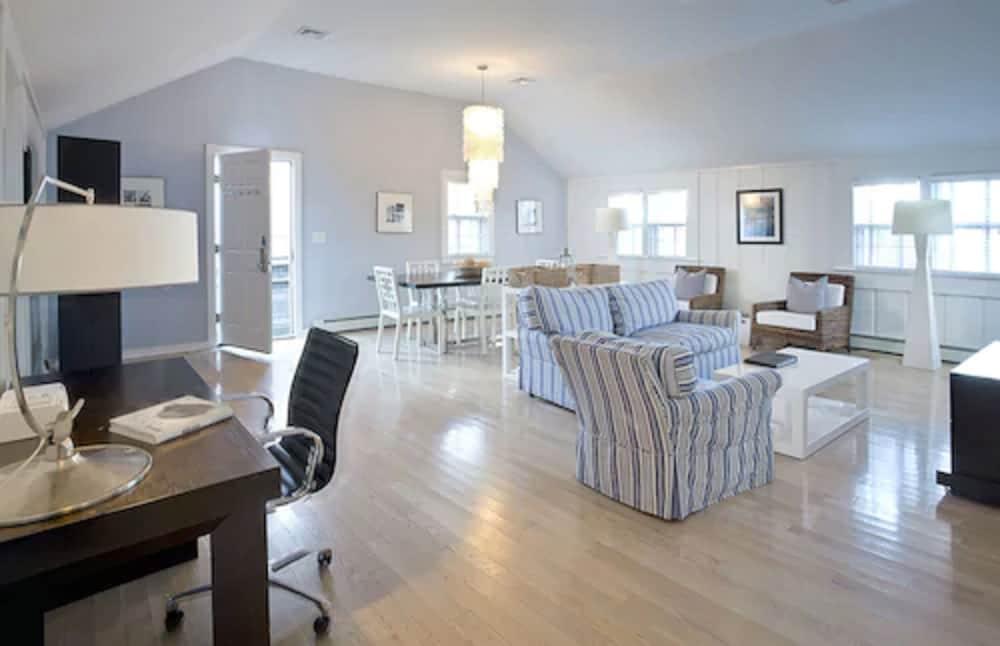 The Cottages at Nantucket Boat Basin photo 29