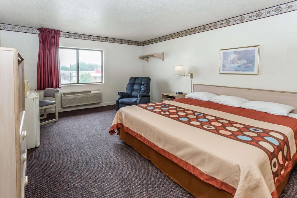 Super 8 by Wyndham Morris photo 3