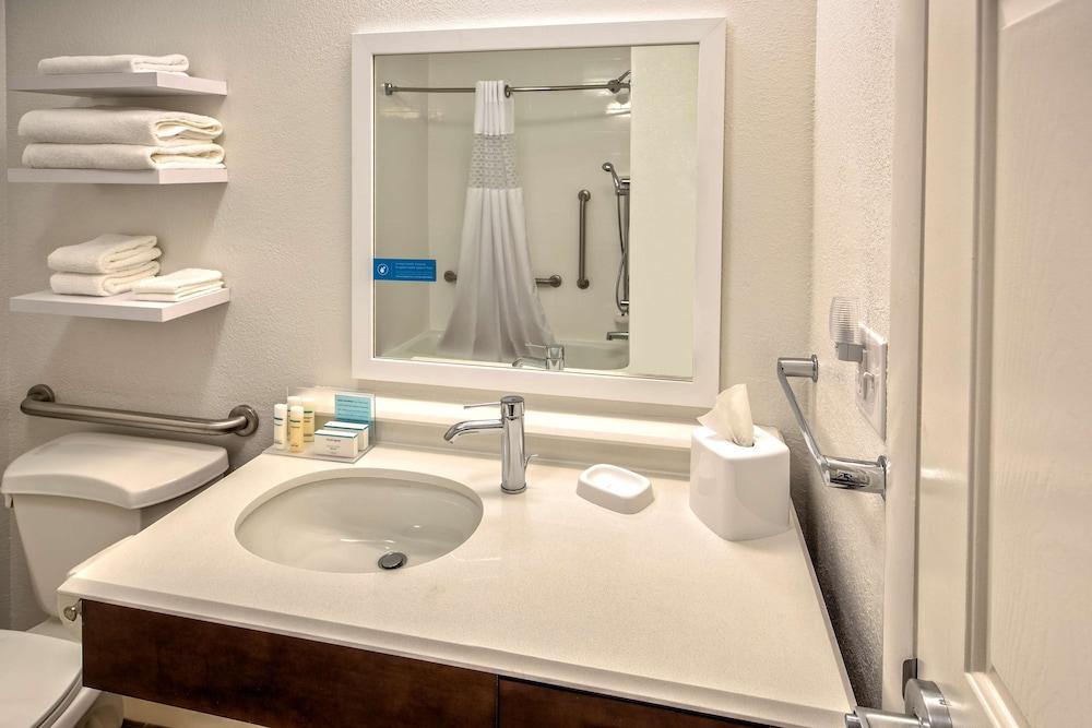 Hampton Inn Savannah-I-95-North photo 14