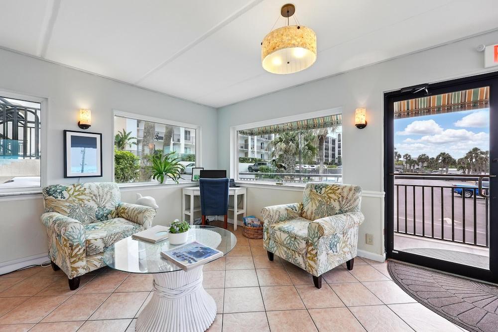 Beacher's Lodge Oceanfront Suites photo 27