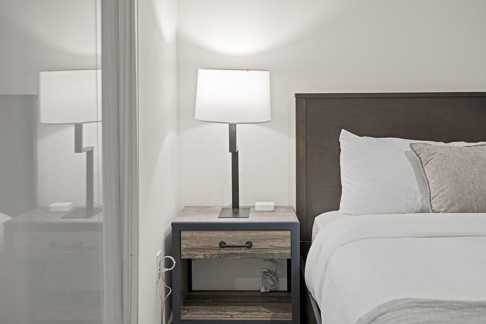 Placemakr Cathedral Heights photo 73