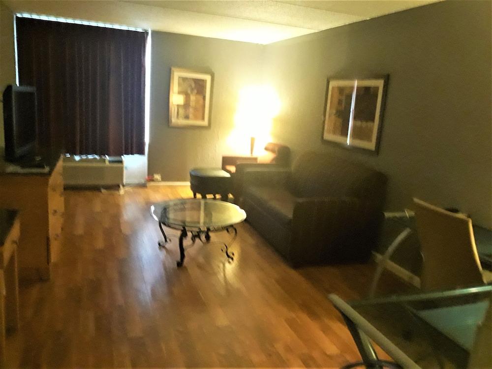 Madison Inn and Suites photo 54