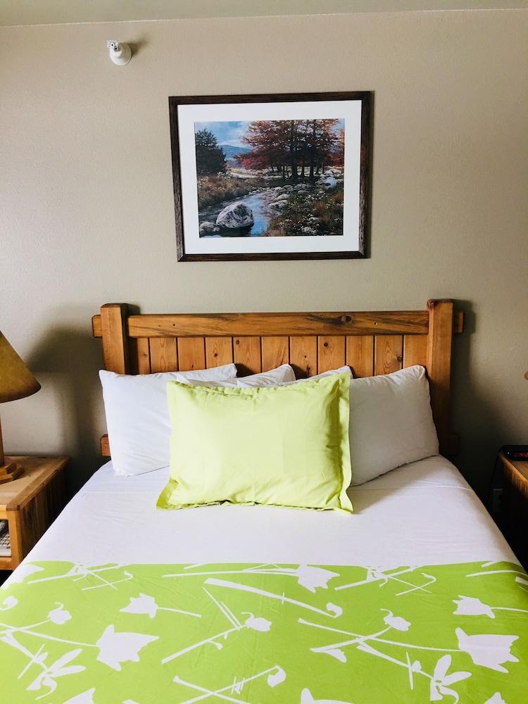 Boulder Creek Inn photo 7