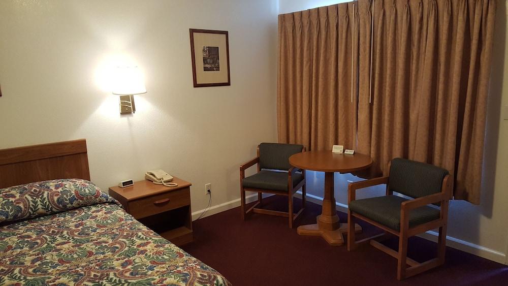 Tall Winds Motel photo 9