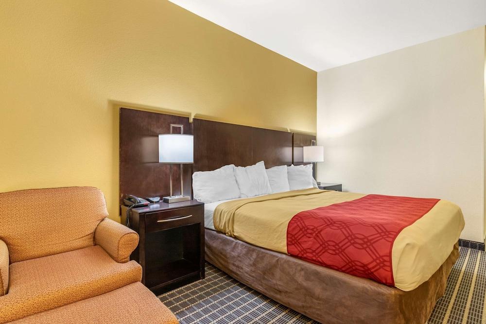 Econo Lodge Brunswick Travel Center photo 5