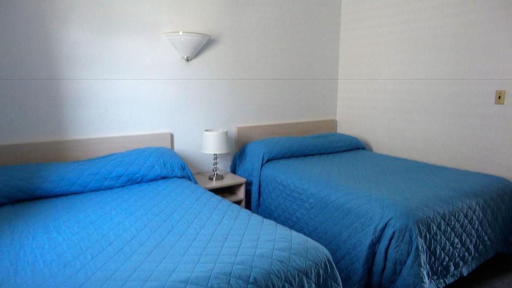 Golden Rail Motel photo 29