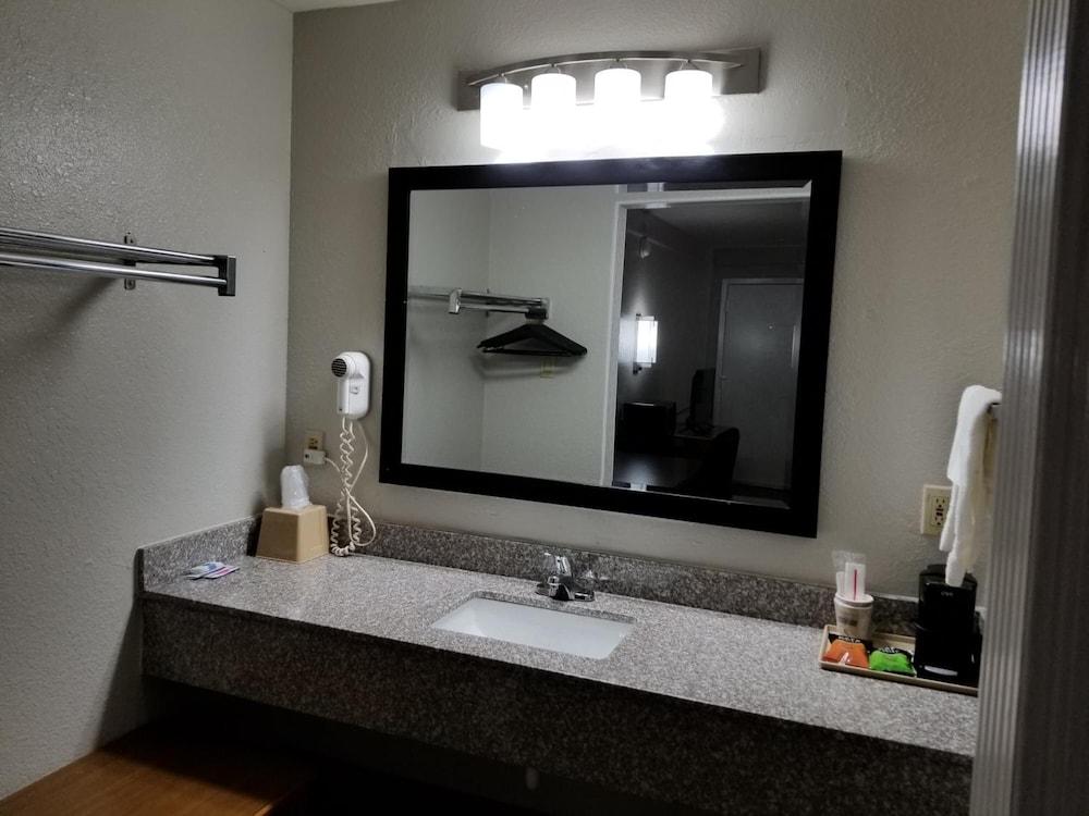 Hill Country Inn Marble Falls photo 16