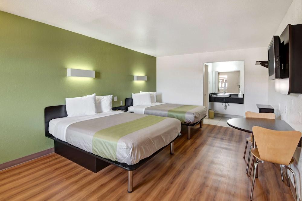 Motel 6 Dallas, TX - Forest Lane photo 7