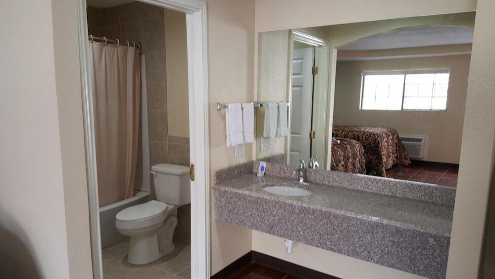 Luxury Inn & RV Park photo 12