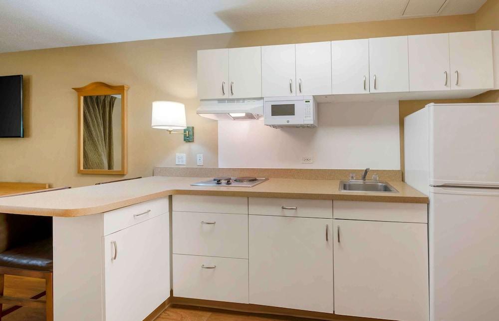 Extended Stay America Suites Chicago Schaumburg Conv Center photo 18