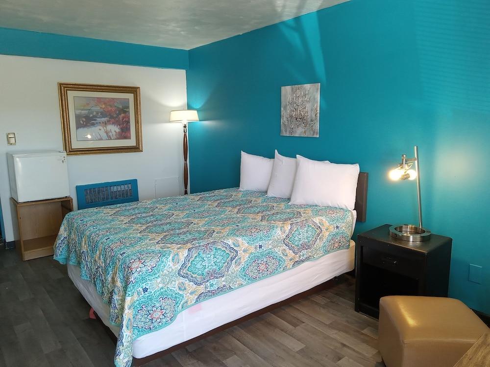 Capri Motel photo 32