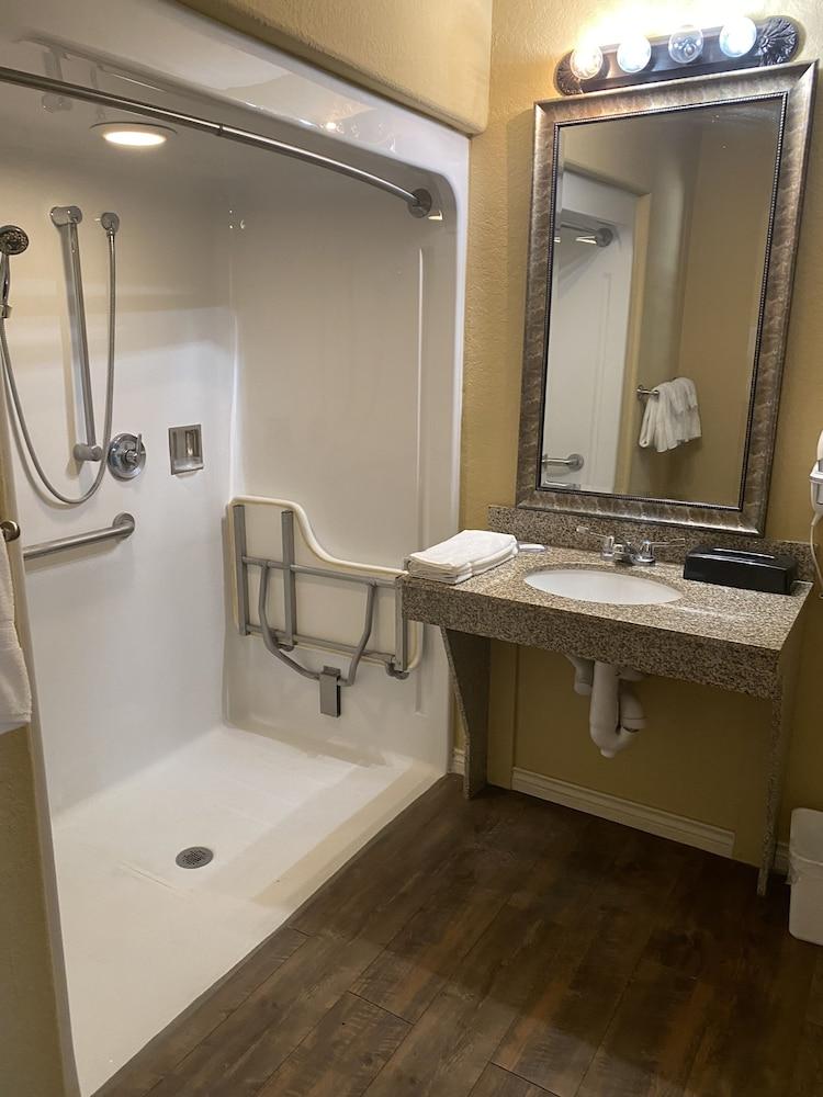 Southern Inn and Suites photo 5