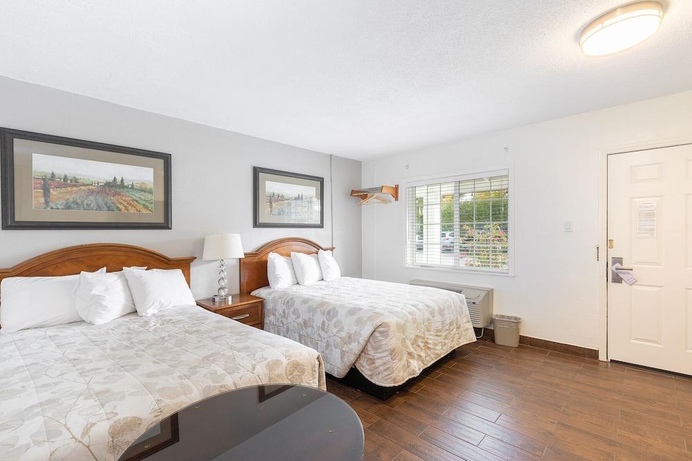 Vineyard Valley Inn photo 32