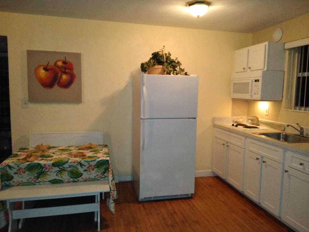 Swashbuckler Motel photo 10