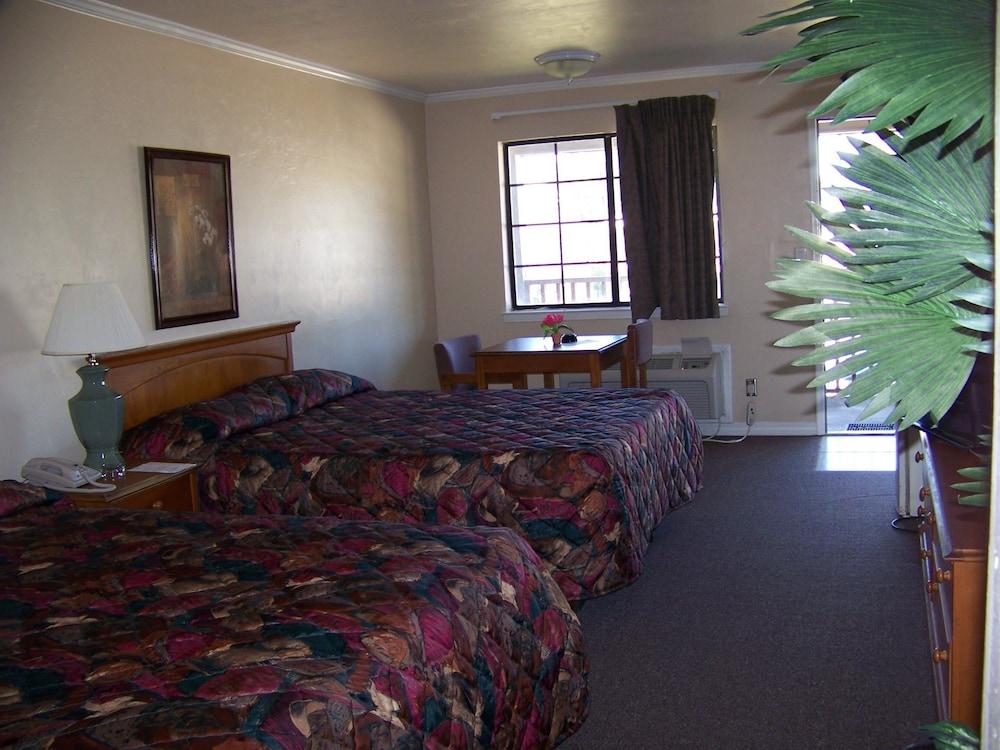 Emerald Sands Inn photo 7